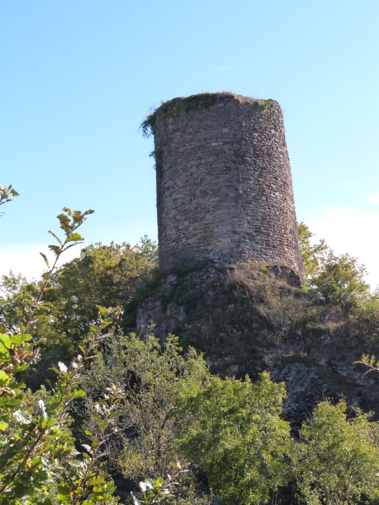 Tour_du_château_de_Thuriès